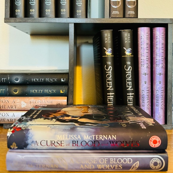 Fairyloot Exclusive Signed A Curse Of
Blood and Wolves by Melissa McTernan - Picture 15 of 15